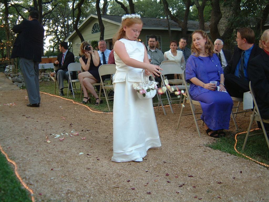 2003/10(Oct)/03(Urbik-Wedding)/1024x768_2003-10-05 18-04-32.JPG